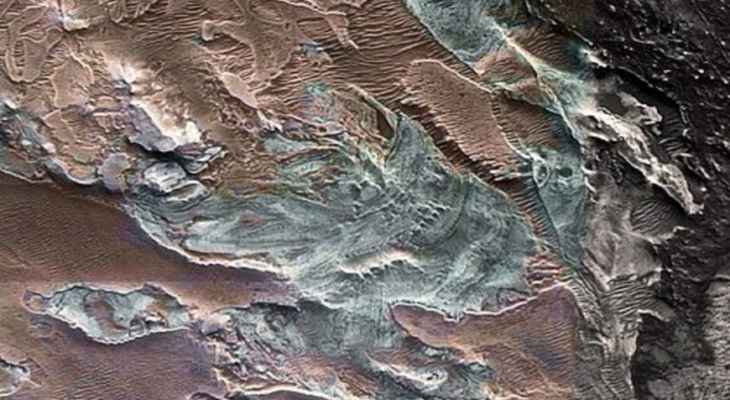 العثور على بقايا جليد قديم بالقرب من خط استواء المريخ
