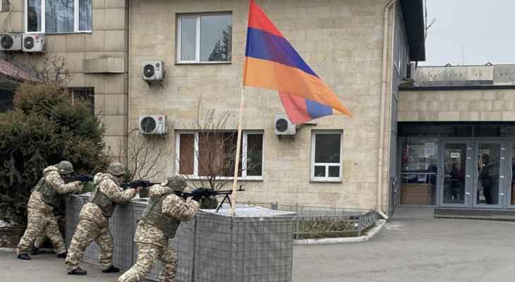 الدفاع الأرمنية: إصابة جندي على الحدود مع أذربيجان