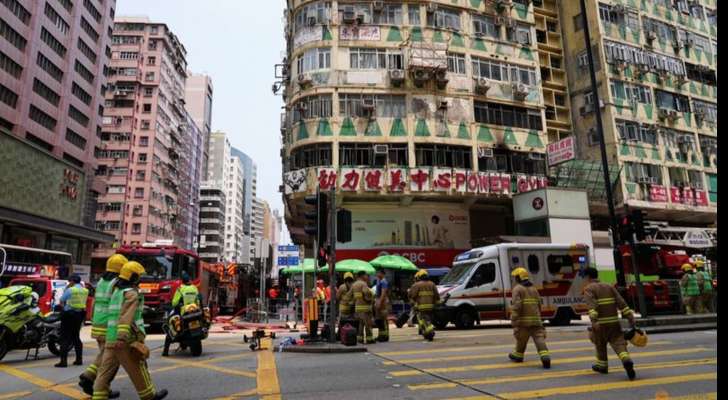 خمسة قتلى وعشرات الجرحى في حريق مبنى في هونغ كونغ