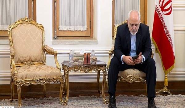 ظريف: "الفريق ب" يخدع ترامب لجرّه للحرب مع إيران