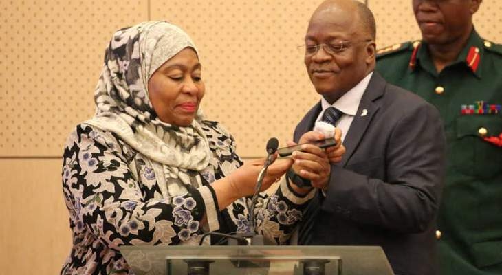 رئيسة تنزانيا أدت اليمين الدستورية لتصبح أول امرأة تتولى هذا المنصب بالبلاد
