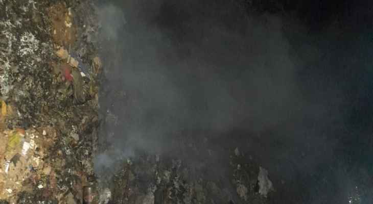 الدفاع المدني: إخماد حريقي أكوام من النفايات في المكلس والدورة