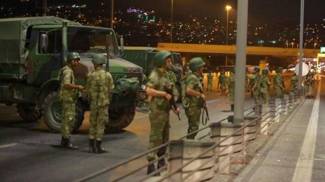 الجيش التركي يقرر فصل 726 ضابطا بعد محاولة الانقلاب
