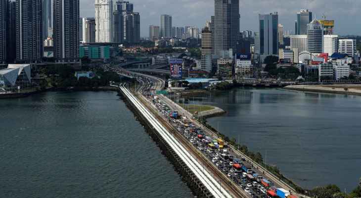 إعادة فتح معبر حدودي مزدحم بين سنغافورة وماليزيا أمام المطعمين ضد "كوفيد 19"