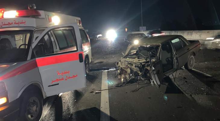 3 جرحى نتيجة تصادم بين سيارتين على الاوتوستراد العربي محلة تعنايل