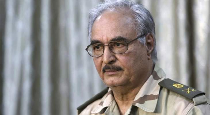 الغارديان: من يدعمون زعيم الحرب في ليبيا حفتر يفاقمون الأمور