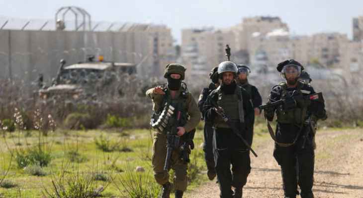 القوات الإسرائيلية اعتقلت 12 فلسطينياً بعدة مناطق في الضفة الغربية