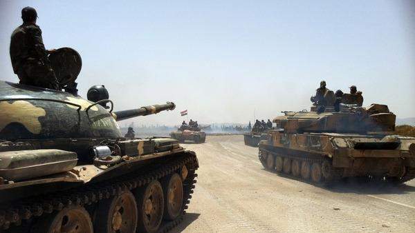 الجيش السوري وحزب الله يستهدفان آليتين للمسلحين في جرود فليطا