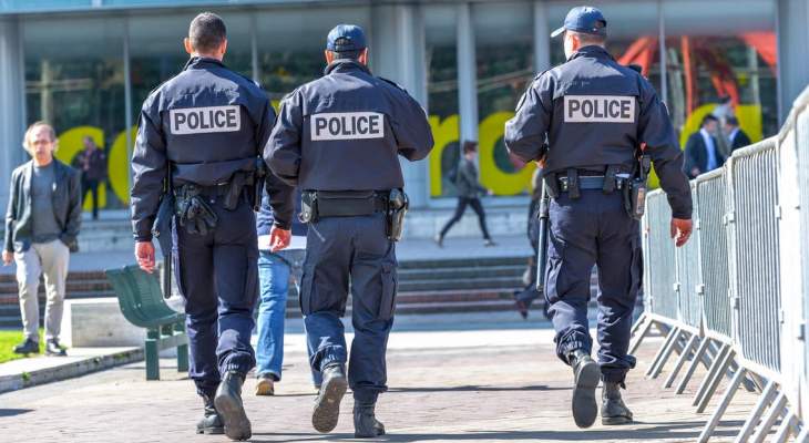 السلطات الفرنسية: تعرض شرطي للطعن أثناء اعتقال أحد الجناة بمدينة إيفري سورسين
