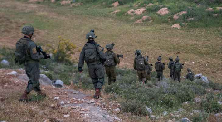 أدرعي: القوات الإسرائيلية اعتقلت 5 فلسطينيين يُشتبه في ضلوعهم بنشاطات إرهابية بمنطقة يهودا والسامرة