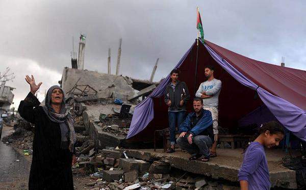 الفلسطينيون في غزة: بين الخلافات الداخلية وتبدد الآمال بإعادة الإعمار