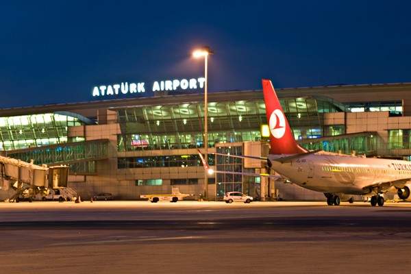 محافظ اسطنبول: 3 انتحاريين نفذوا هجمات مطار أتاتورك