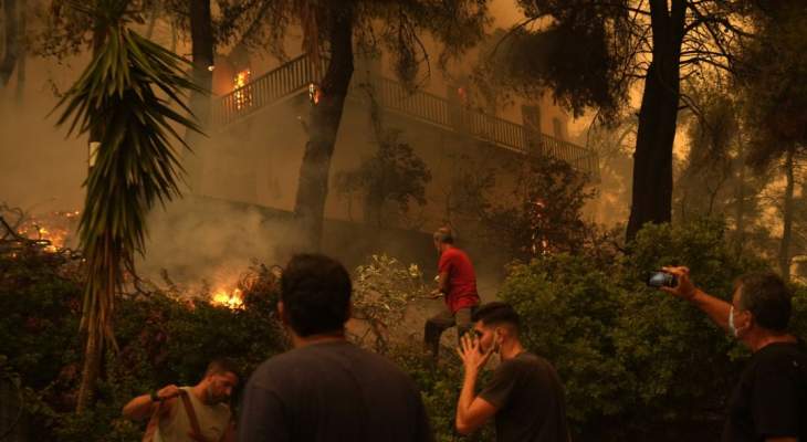 التلفزيون الجزائري: ارتفاع عدد ضحايا الحرائق إلى 65 بينهم 28 عسكرياً