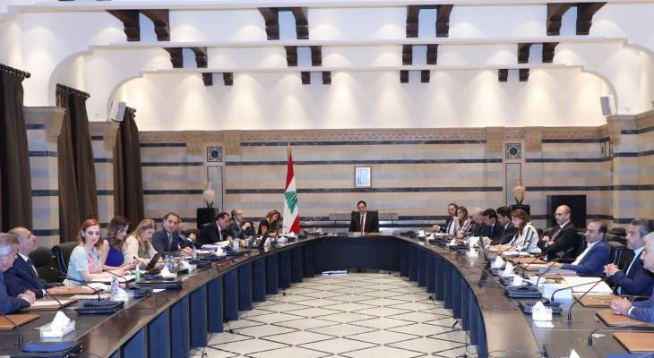 حاكم مصرف لبنان ورئيس جمعية المصارف غادرا جلسة الحكومة في هذه الأثناء