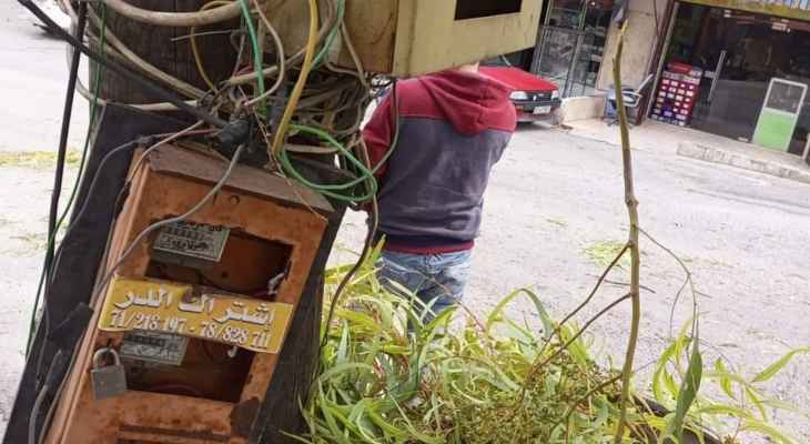 النشرة: شاحنة تسبّبت بقطع أسلاك الكهرباء والإنترنت عند مدخل بلدة الخرايب