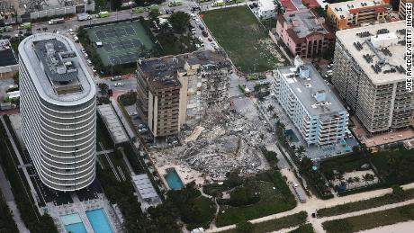 السلطات الاتحادية الأميركية تحقق في انهيار مبنى سكني في فلوريدا