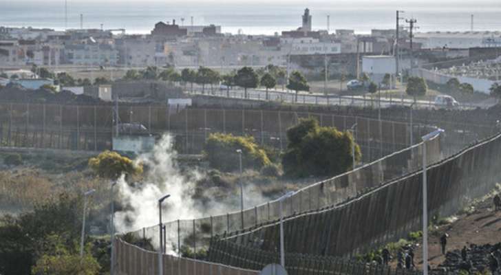 سلطتا المغرب وإسبانيا يعيدان فتح الحدود للعاملين في مدينتي سبتة ومليلة