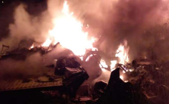النشرة: الدفاع المدني أخمد حريقًا شبّ في بقعة لكسر السيارات في زحلة