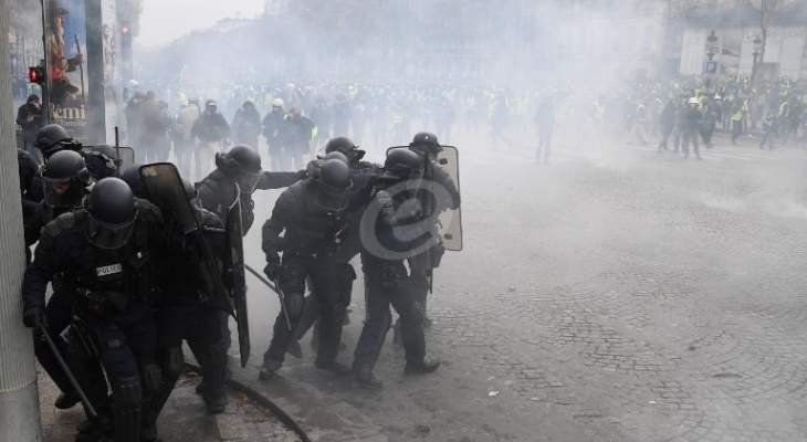 مواجهات عنيفة بين الشرطة الفرنسية وبعض المتظاهرين في باريس بسبب قانون &quot;الأمن الشامل&quot;