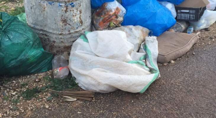 أهالي بلدة كفروة يشتكون من تكدس النفايات في الشوارع