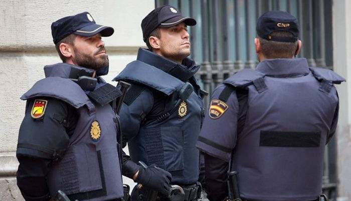 شرطة إسبانيا اعتقلت 9 انفصاليين في كتالونيا بتهمة التخطيط لأعمال عنف