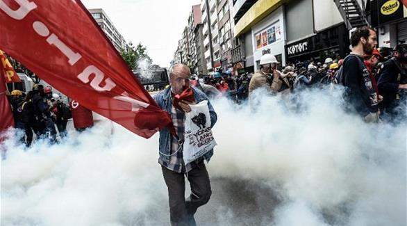 إشتباكات بين الشرطة ومتظاهرين إحتجاحا على إعتقال صحفيين في أنقرة