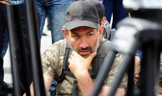 شرطة أرمينيا تعتقل نيكول باشينيان زعيم الحركة الاحتجاجية