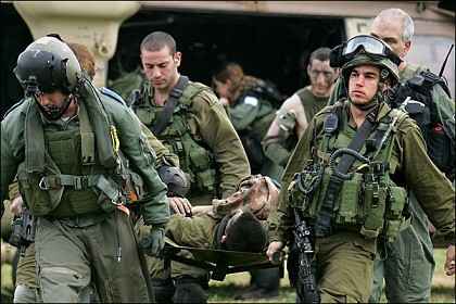 اصابة جندي اسرائيلي بعد القاء فلسطيني عبوة على موقع عسكري في بيت لحم