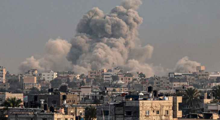 مقتل 33 فلسطينيًا وإصابة العشرات بقصف إسرائيلي على منازل في غزة
