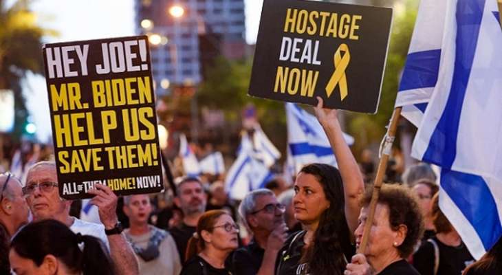 آلاف الإسرائيليين يتظاهرون في تل أبيب للمطالبة بإبرام صفقة تبادل أسرى