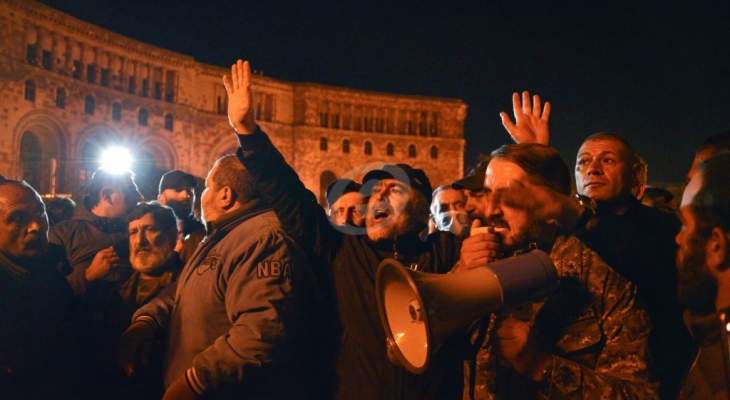 متظاهرون يقتحمون مقر الحكومة في يريفان احتجاجاً على اتفاق وقف النار في قره باغ