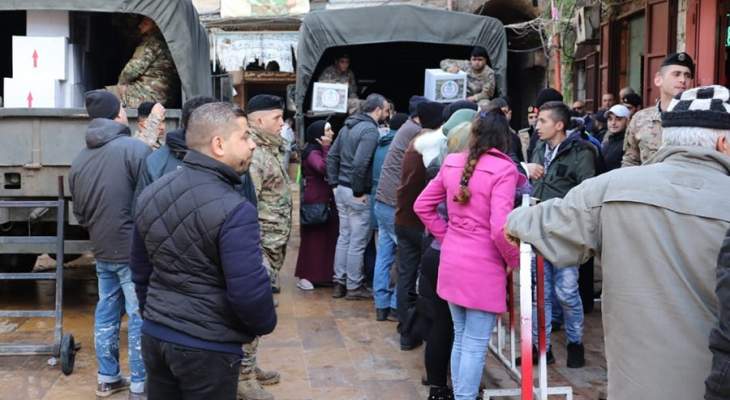 الجيش: توزيع مساعدات بإطار برنامج التعاون العسكري- المدني (CIMIC) في طرابلس