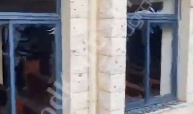 "يديعوت أحرونوت": أضرار كبيرة في كنيس ومنازل في كيبوتس دوفيف جراء سقوط صواريخ