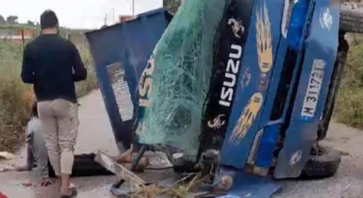 جريحان بحادث انقلاب شاحنة على طريق نهر الليطاني