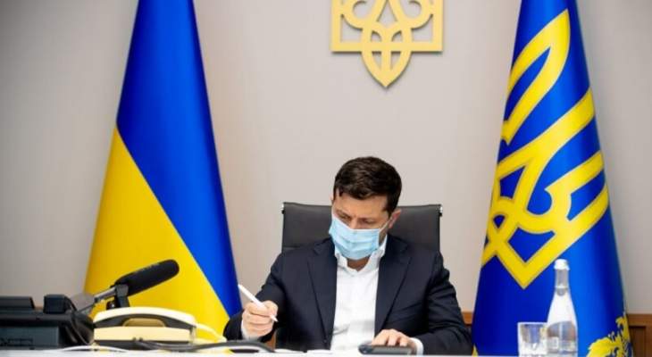 رئيس أوكرانيا وقع قانونا يسمح بتعبئة جنود الاحتياط بحال تفاقم الوضع في دونباس