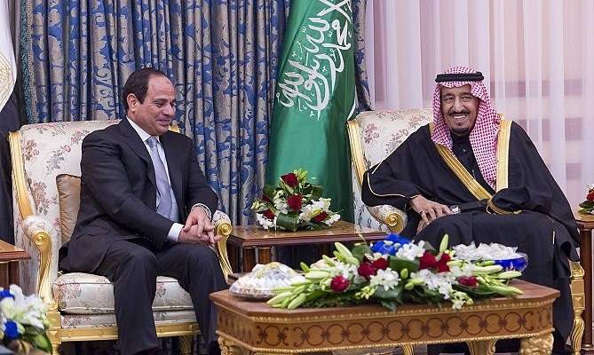 وصول السيسي إلى السعودية لعقد قمة مع الملك سلمان