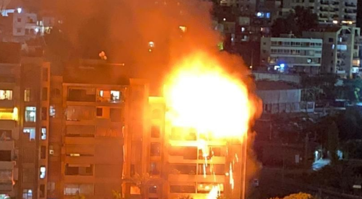 حريق كبير في إحدى المباني في أنطلياس – طريق النّهر