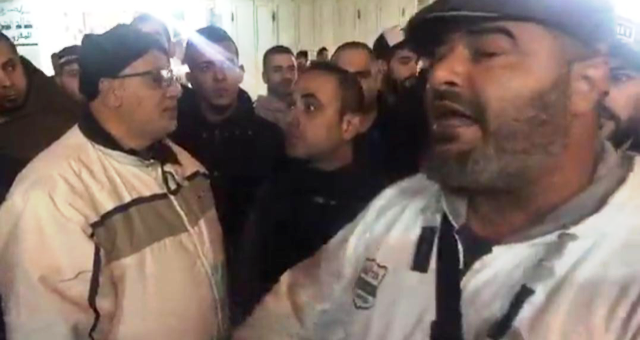 اعتصام امام منزل علم الدين لمطالبته بالاستقالة من رئاسة البلدية