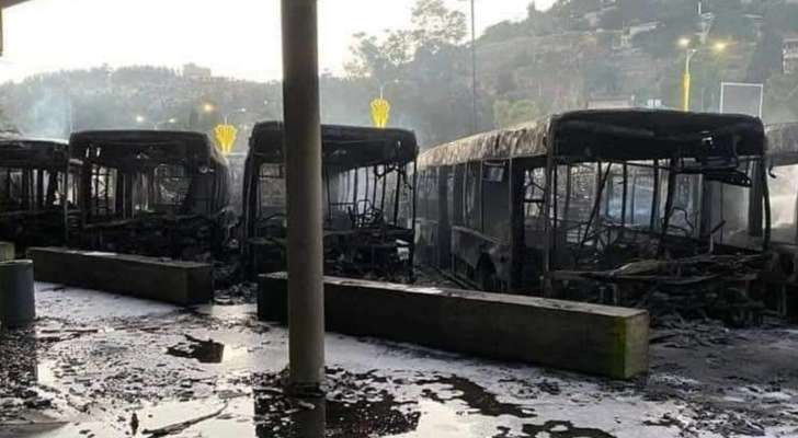 "هيئة البث الإسرائيلية": إشتعال النيران في 18 حافلة جراء حريق إندلع في ساحة المحطة المركزية بمدينة صفد