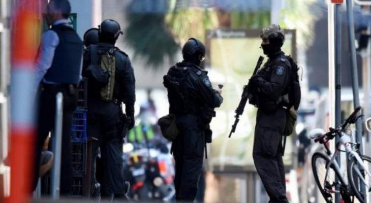 شرطة أستراليا وجهت اتهامات بالإرهاب لرجلين حاولا زرع عبوة ناسفة على طائرة