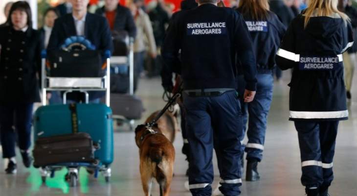 ديلي بيست: المحققون يبحثون عن إرهابيين عاملين في مطار باريس