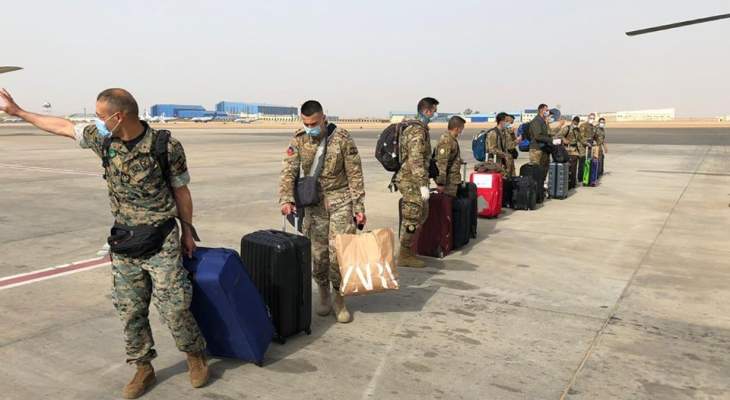 الجيش: إعادة عشرة ضباط ورتيب على متن مروحية كانوا بمهمة تدريبية بمصر 