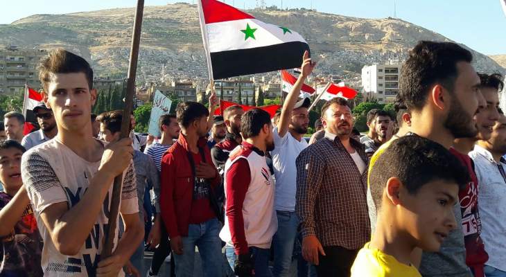 النشرة: مسيرات في دمشق دعما للرئيس السوري