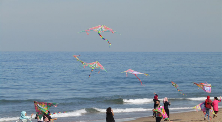 طائرات ورقية ودراجات هارلي على كورنيش صيدا البحري في إطار التوعية من سرطان الثدي 