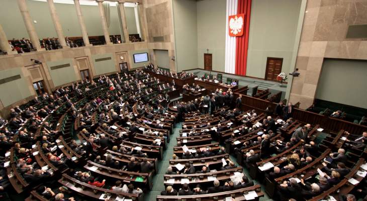 البرلمان البولندي وافق على فرض حالة طوارئ على الحدود مع بيلاروس لوقف تدفق المهاجرين