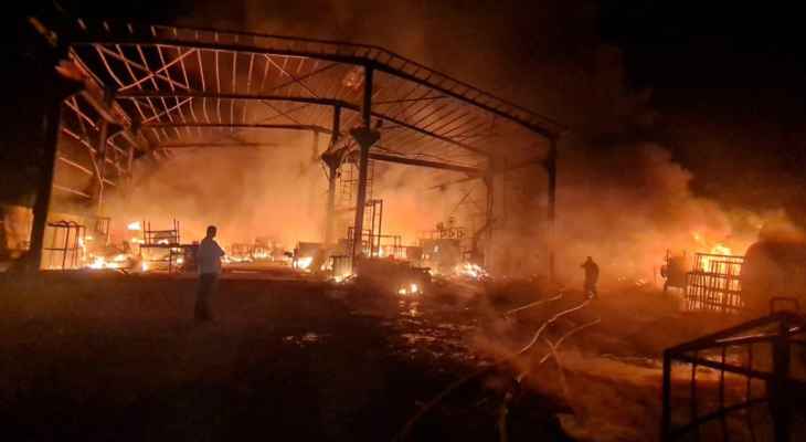 الدفاع المدني: إخماد حريق داخل معمل لفرز النفايات في دير شمرا- المتن وإخلاء 3 عمال