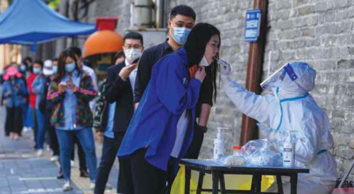 السلطات الصينية خففت اجراءات مكافحة كوفيد-19 مع وقف الحجر الصحي وإلغاء قيود السفر