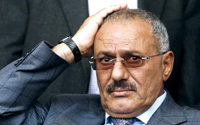 الخليج: صالح أبدى استعداده لمغادرة اليمن إلى السعودية أو سلطنة عمان