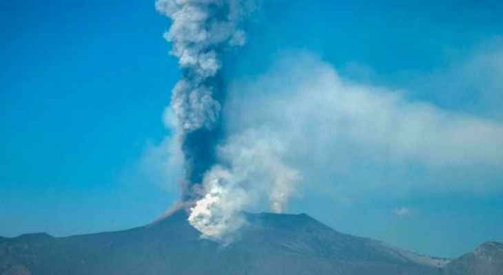 تعليق الرحلات الجوية في مطار كاتانيا بصقلية بعد ثوران بركاني في جبل إتنا