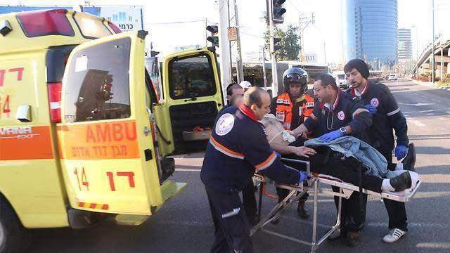 إعلام اسرائيل: منفذ عملية الطعن في الخليل قبل قليل في حالة صحية حرجة